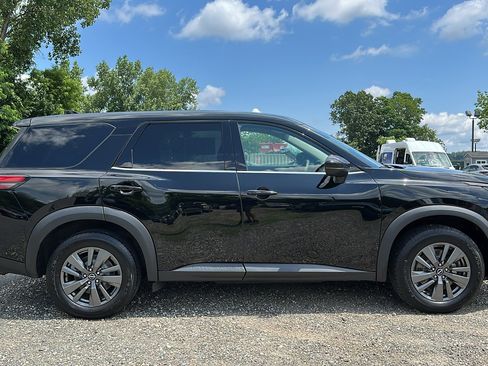 Used 2022 Nissan Pathfinder S image 3