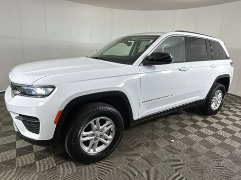 Used 2023 Jeep Grand Cherokee Laredo AWD/4WD image 7