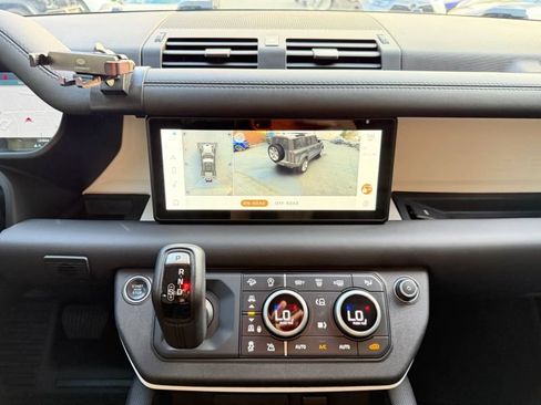 Used 2021 Land Rover Defender 110 X-Dynamic HSE AWD/4WD image 26