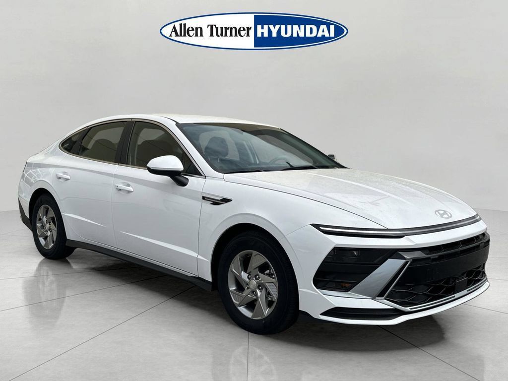 New 2026 Hyundai Sonata SE FWD image 2