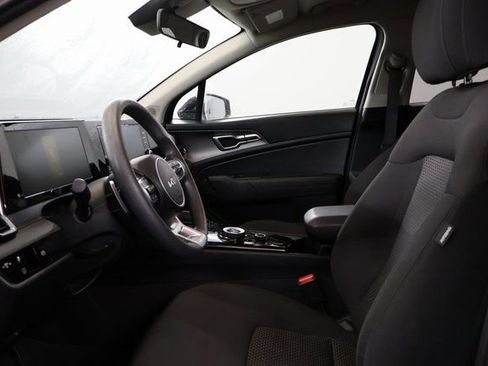 Used 2023 Kia Sportage LX image 9