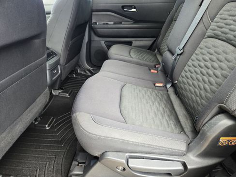 Used 2022 Nissan Pathfinder SV image 32