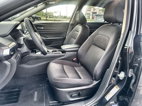 Used 2024 Nissan Altima 2.5 SV image 11