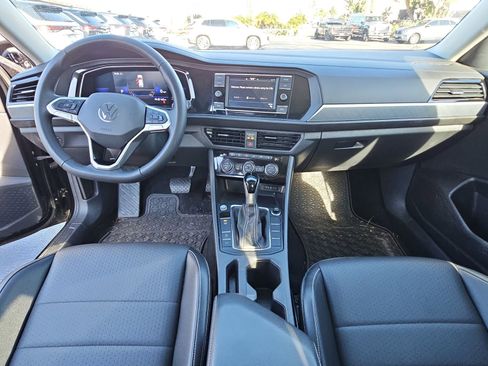 Used 2022 Volkswagen Jetta SE w/ Panoramic Sunroof Package image 12