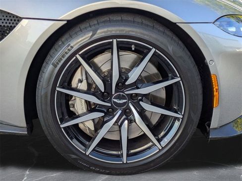 Used 2019 Aston Martin V8 Vantage Coupe image 33