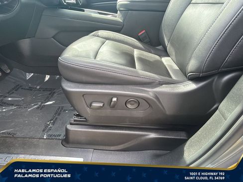 Used 2025 Chevrolet Suburban Z71 AWD/4WD image 15