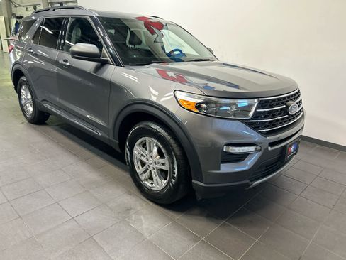 Used 2021 Ford Explorer XLT w/ Equipment Group 202A AWD/4WD image 2