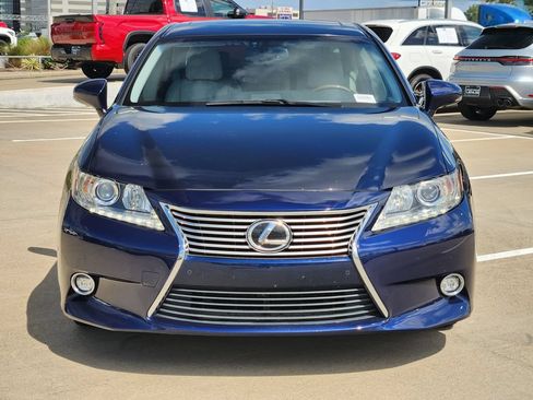 Used 2014 Lexus ES 350 w/ Luxury Package FWD image 2