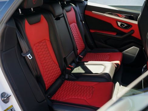 Used 2021 Lamborghini Urus image 25