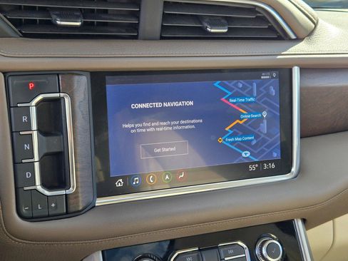 Used 2021 GMC Yukon Denali w/ Denali Premium Package image 27