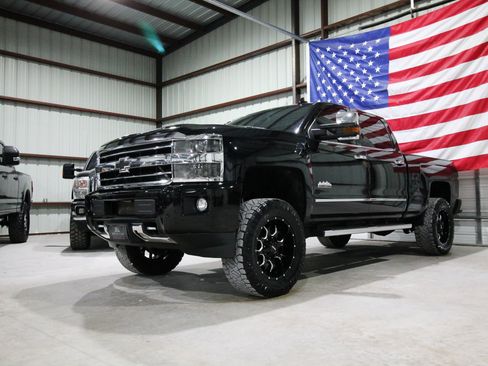 Used 2019 Chevrolet Silverado 2500 High Country w/ Duramax Plus Package AWD/4WD image 3