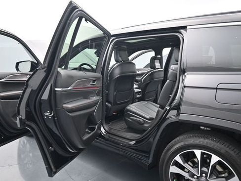 Used 2025 Jeep Grand Cherokee L Overland w/ Luxury Tech Group IV AWD/4WD image 20