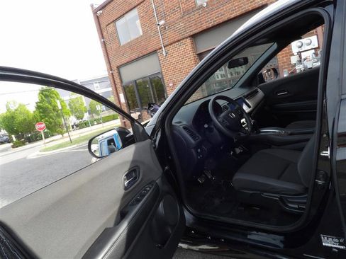 Used 2019 Honda HR-V Sport image 10