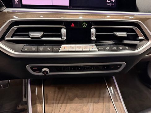Used 2021 BMW X5 xDrive40i w/ M Sport Package AWD/4WD image 41