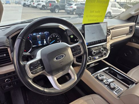 Used 2023 Ford Expedition Limited AWD/4WD image 5