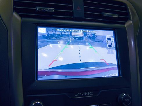 Used 2019 Ford Fusion SEL image 4