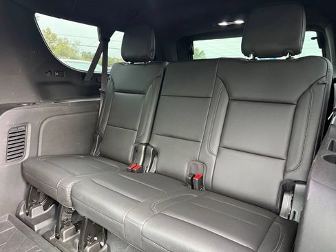 Used 2021 Chevrolet Suburban LT w/ LT Signature Package AWD/4WD image 17