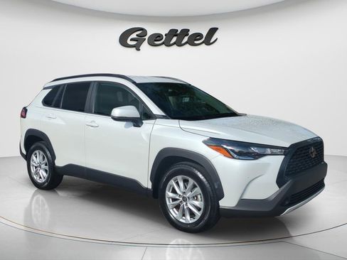 Certified 2023 Toyota Corolla Cross LE FWD image 3