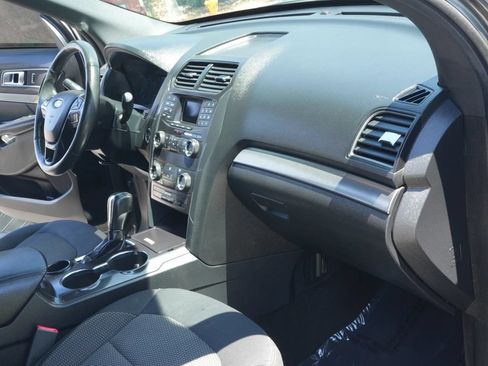 Used 2018 Ford Explorer XLT FWD image 17