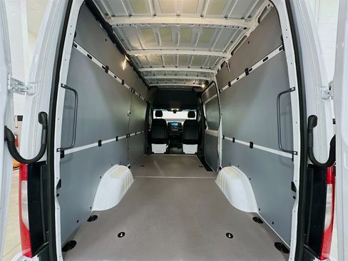 Used 2025 Mercedes-Benz Sprinter 2500 image 25