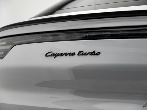 Used 2022 Porsche Cayenne Turbo image 29