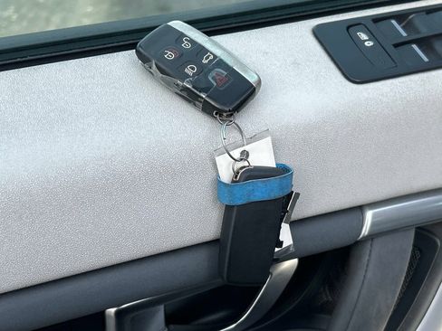 Used 2019 Land Rover Discovery Sport SE image 10