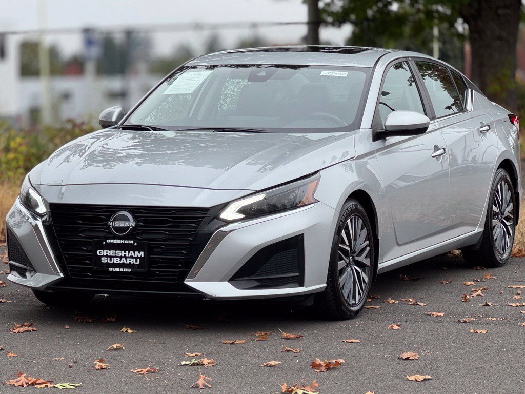 Used 2024 Nissan Altima 2.5 SV w/ SV Premium Package FWD image 3