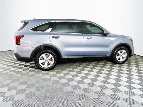 Certified 2025 Kia Sorento LX image 11
