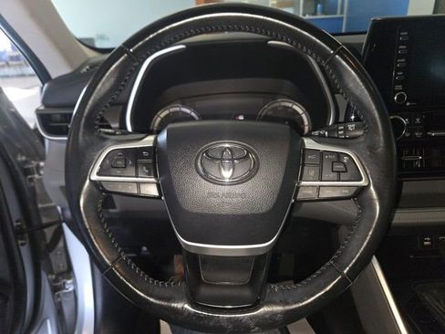 Used 2022 Toyota Highlander XLE image 14