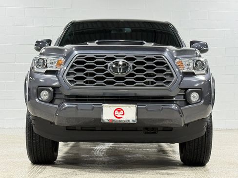 Used 2021 Toyota Tacoma TRD Sport w/ Technology Package image 3