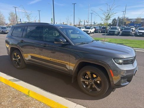 Used 2022 Jeep Grand Cherokee L Laredo image 10