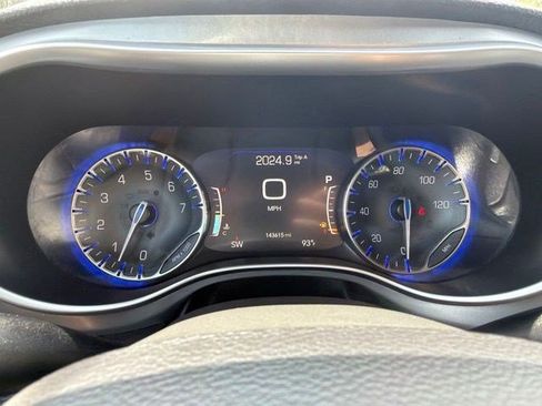 Used 2018 Chrysler Pacifica Limited w/ S Appearance Package FWD image 32