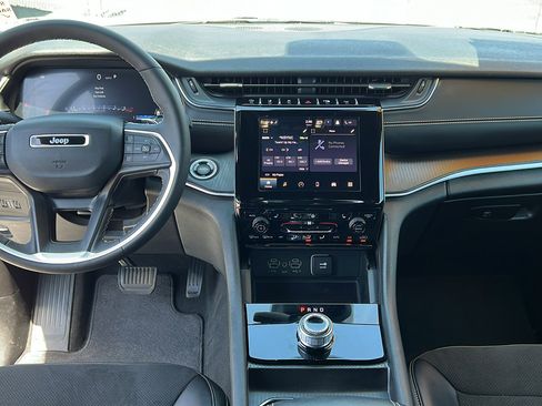 Used 2024 Jeep Grand Cherokee L Altitude image 15