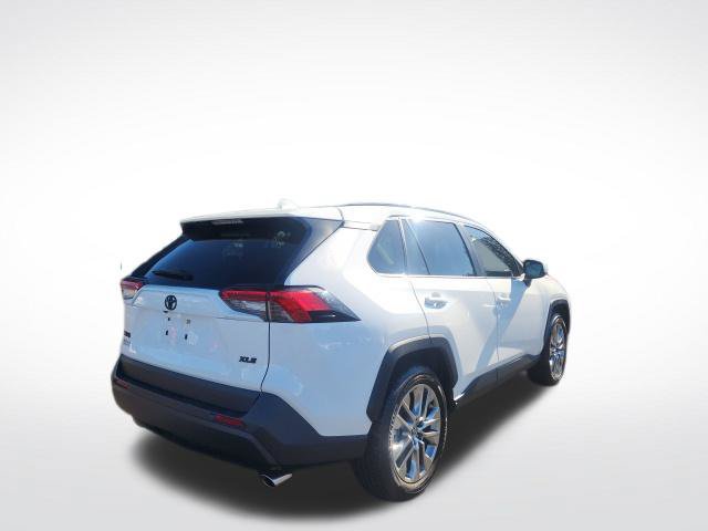 Used 2020 Toyota RAV4 XLE Premium FWD image 2