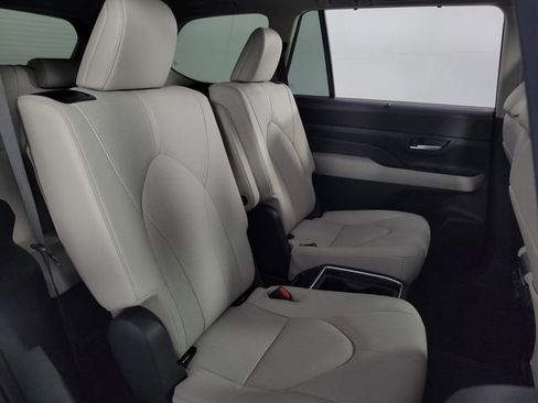 Used 2026 Toyota Grand Highlander Limited image 17