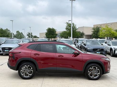 Used 2025 Chevrolet Trax LT FWD image 5