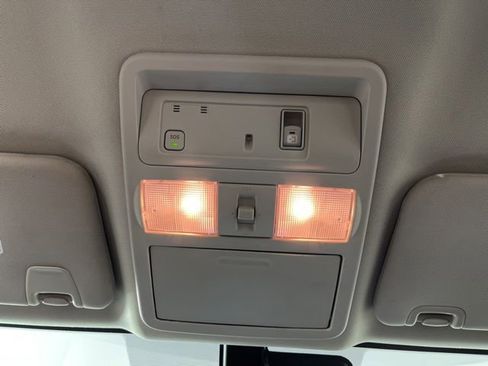 Used 2022 Nissan Titan SV w/ SV Convenience Package AWD/4WD image 34
