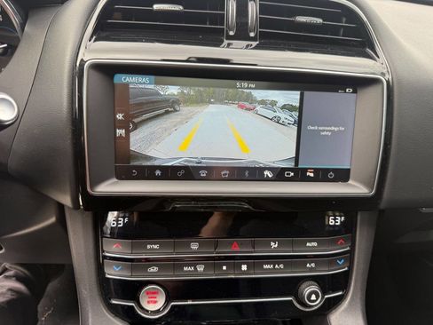 Used 2019 Jaguar F-PACE Premium image 38