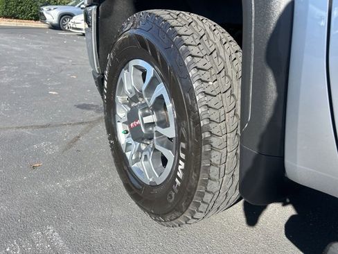 Used 2022 GMC Sierra 2500 SLT w/ SLT Convenience Package image 10