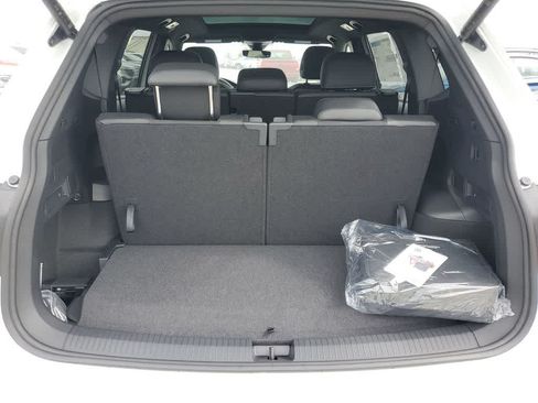 Used 2024 Volkswagen Tiguan SE R-Line FWD image 29