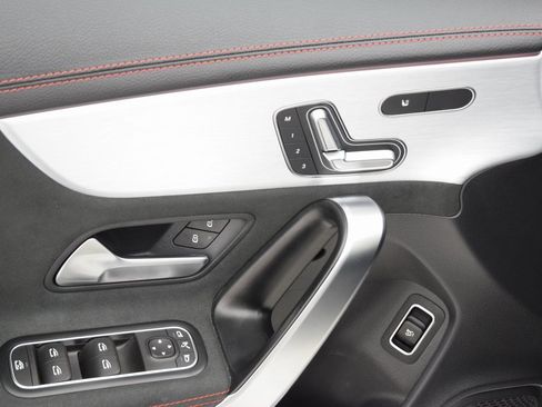 Used 2023 Mercedes-Benz CLA 250 image 22