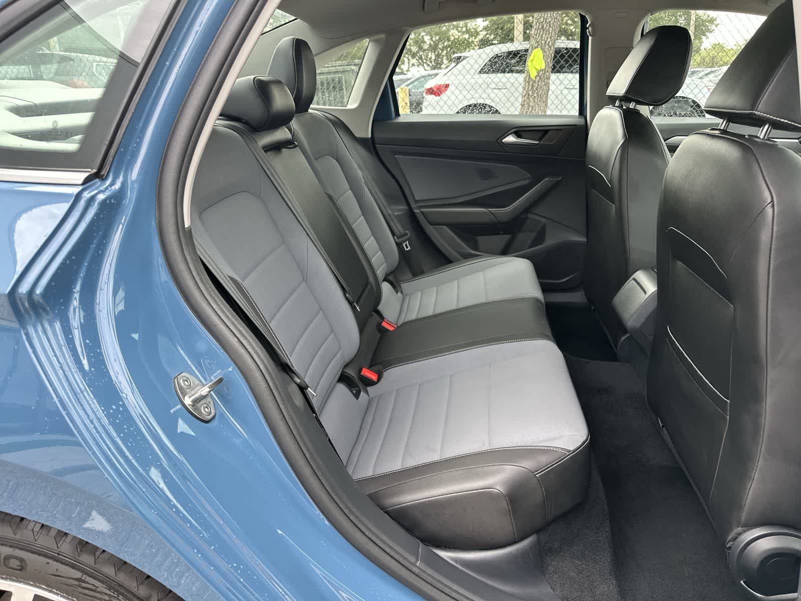 Used 2025 Volkswagen Jetta SE FWD image 18