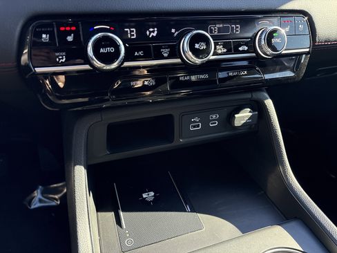 Used 2025 Honda Pilot Black Edition image 32