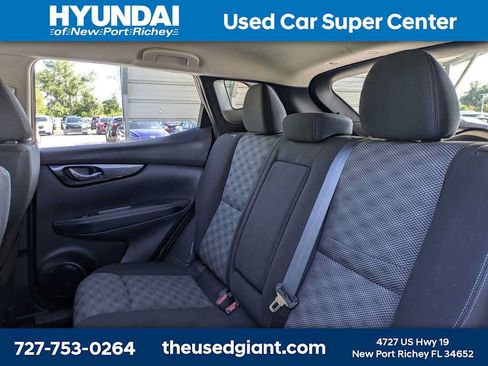 Used 2018 Nissan Rogue Sport SV w/ SV All-Weather Package AWD/4WD image 16