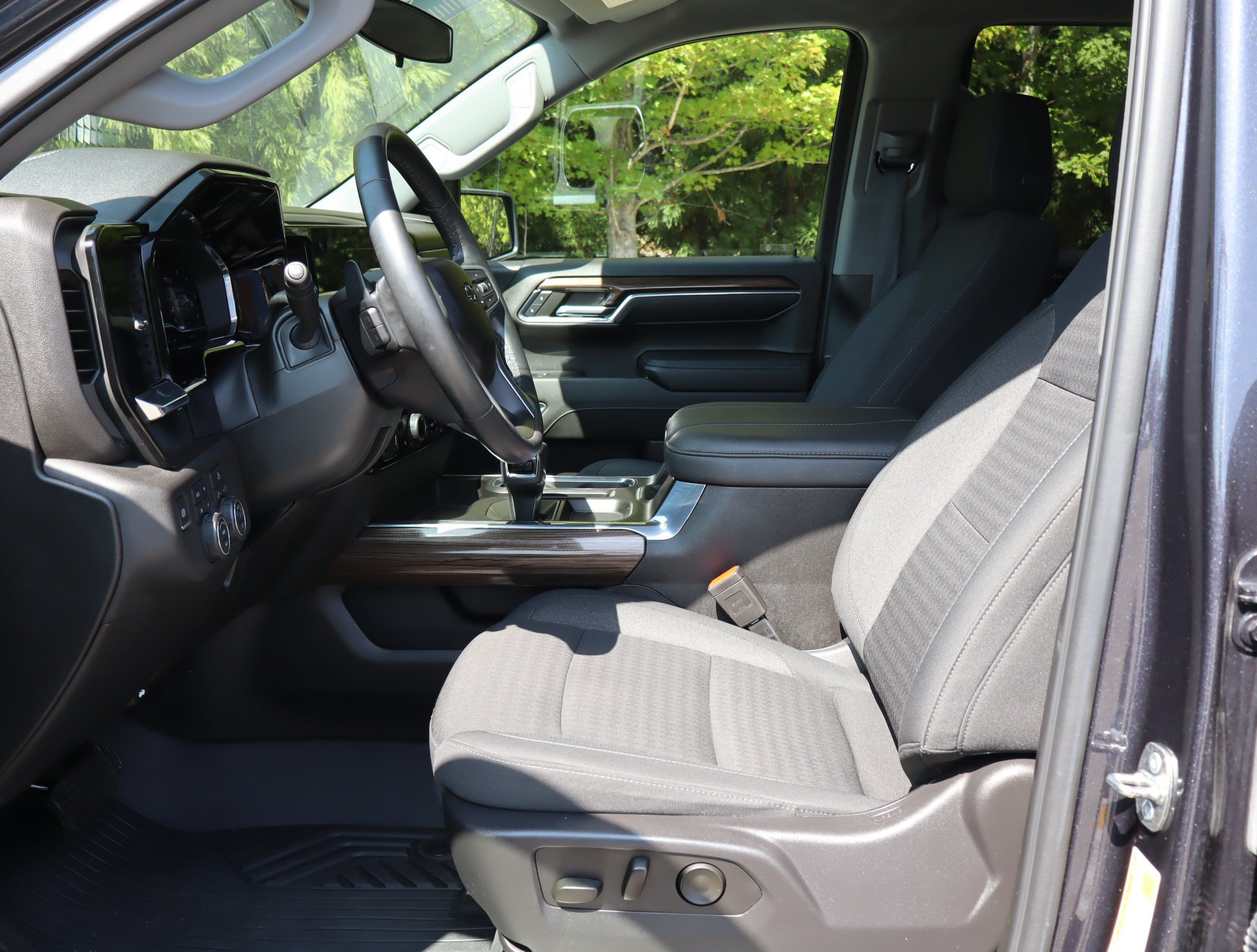 Used 2024 Chevrolet Silverado 1500 RST w/ Convenience Package II AWD/4WD image 15