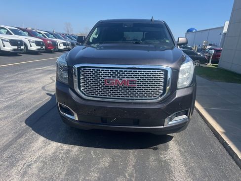 Used 2017 GMC Yukon XL SLT w/ Premium Edition AWD/4WD image 8