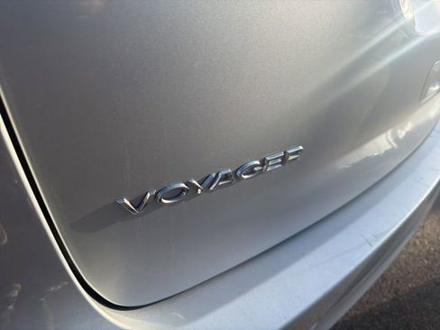 Used 2022 Chrysler Voyager LX FWD image 10