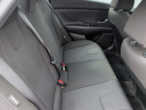 Used 2024 Hyundai Elantra SE FWD image 11