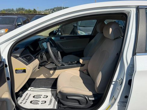 Used 2016 Hyundai Sonata SE w/ Cargo Package FWD image 9