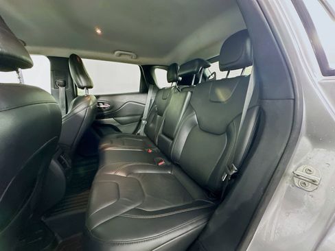 Used 2020 Jeep Cherokee Limited image 22